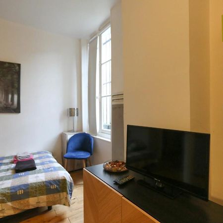 Nice And Comfortable Studio Apartment Parijs Buitenkant foto