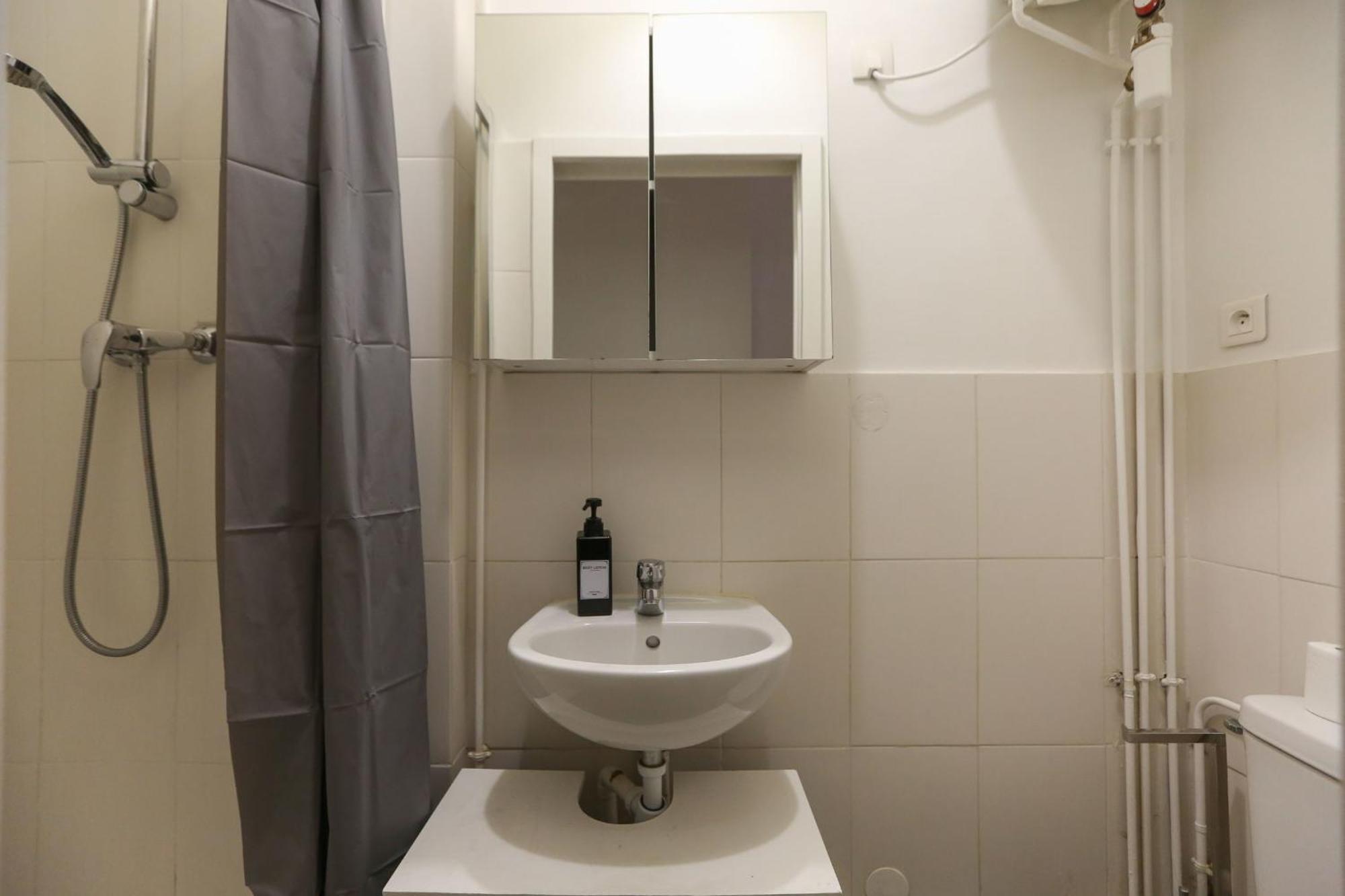 Nice And Comfortable Studio Apartment Parijs Buitenkant foto
