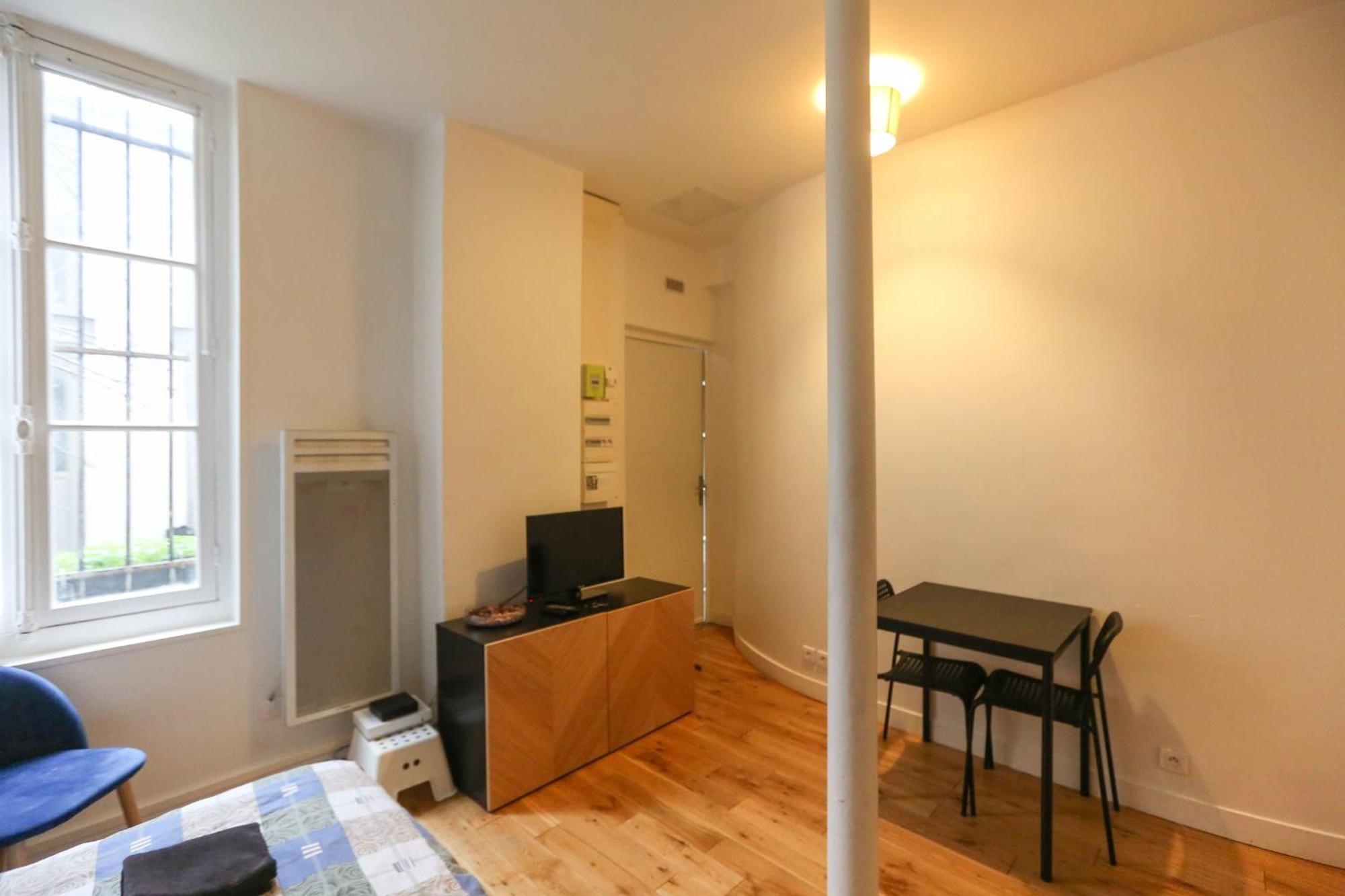 Nice And Comfortable Studio Apartment Parijs Buitenkant foto