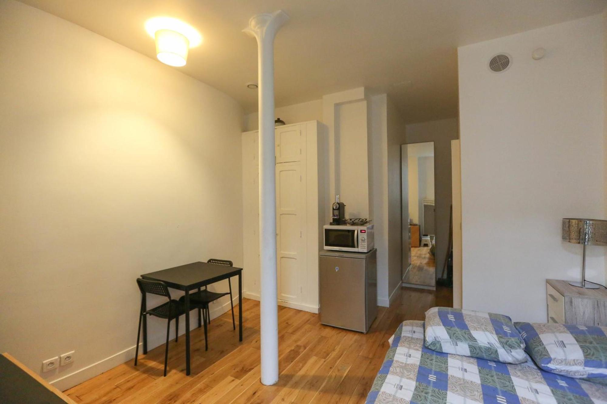 Nice And Comfortable Studio Apartment Parijs Buitenkant foto
